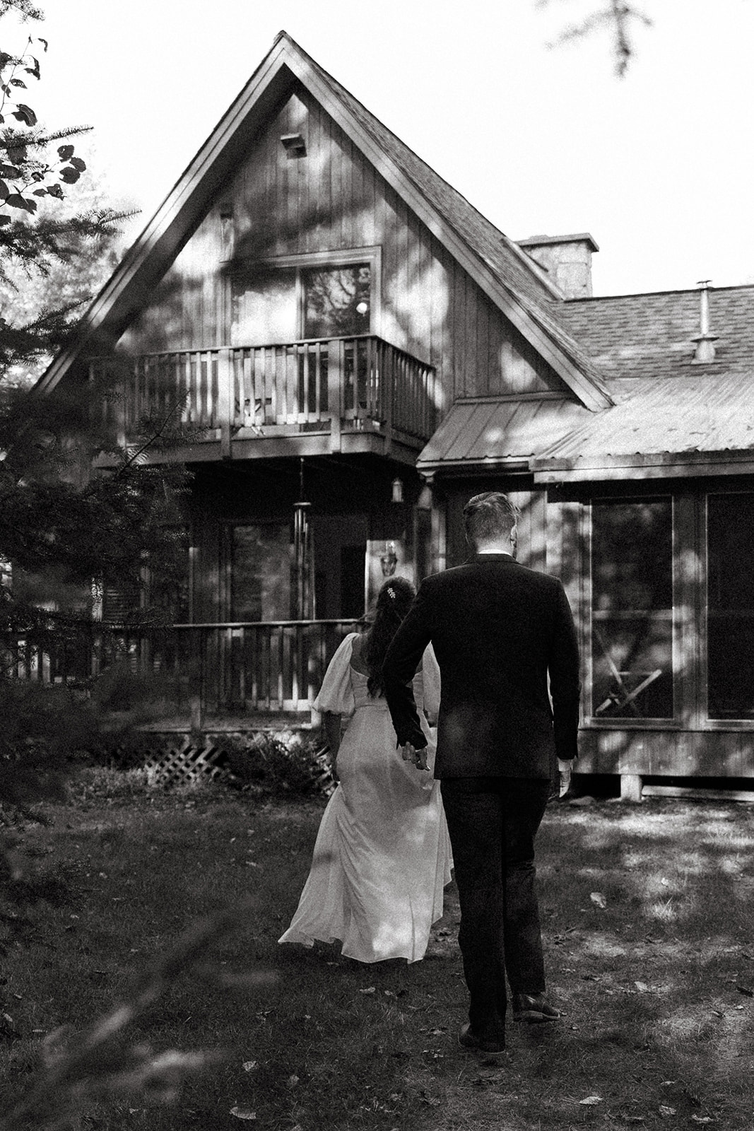bride and groom walk to the cabin