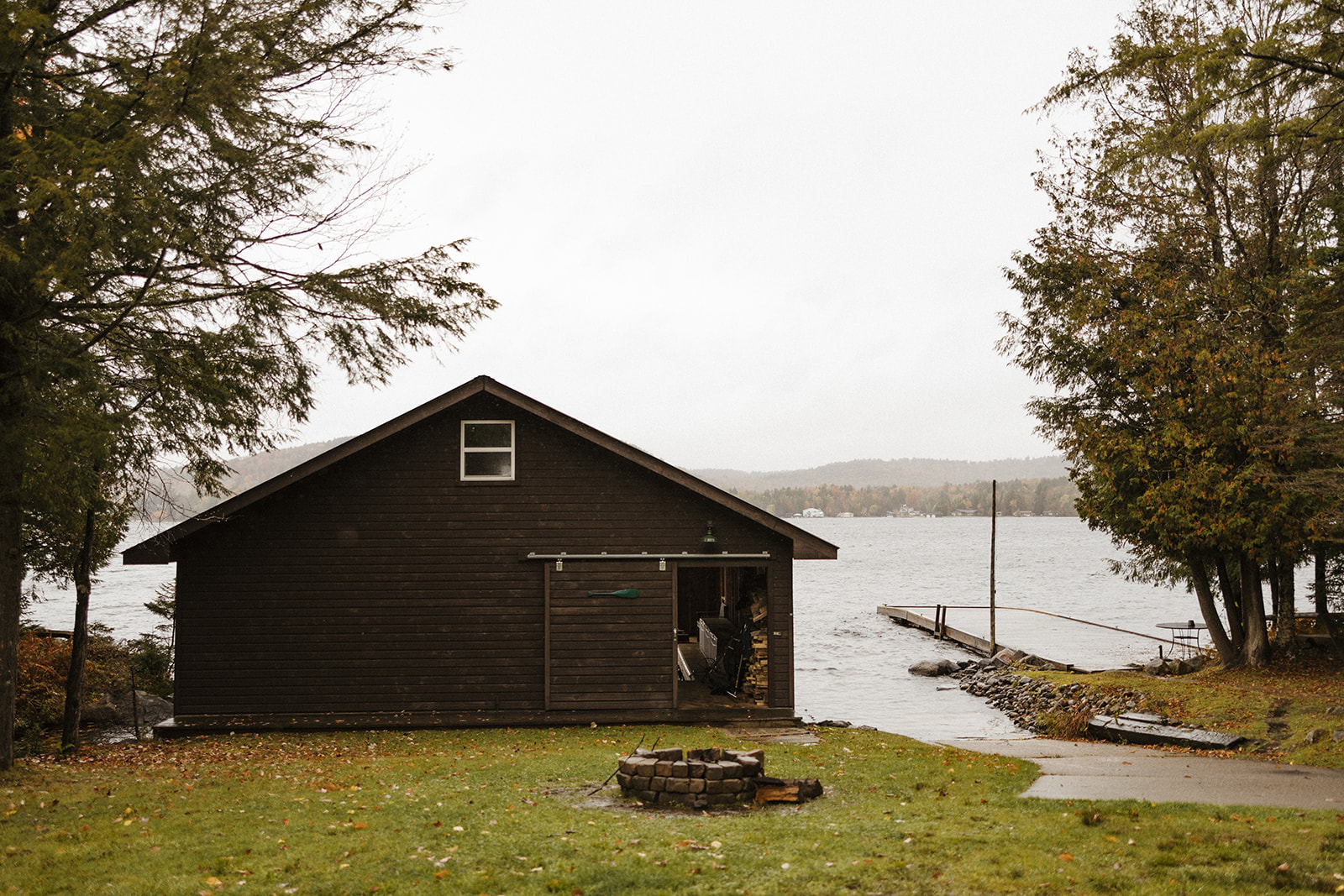 stunning upstate New York wedding venue sits ready for the dreamy ceremony