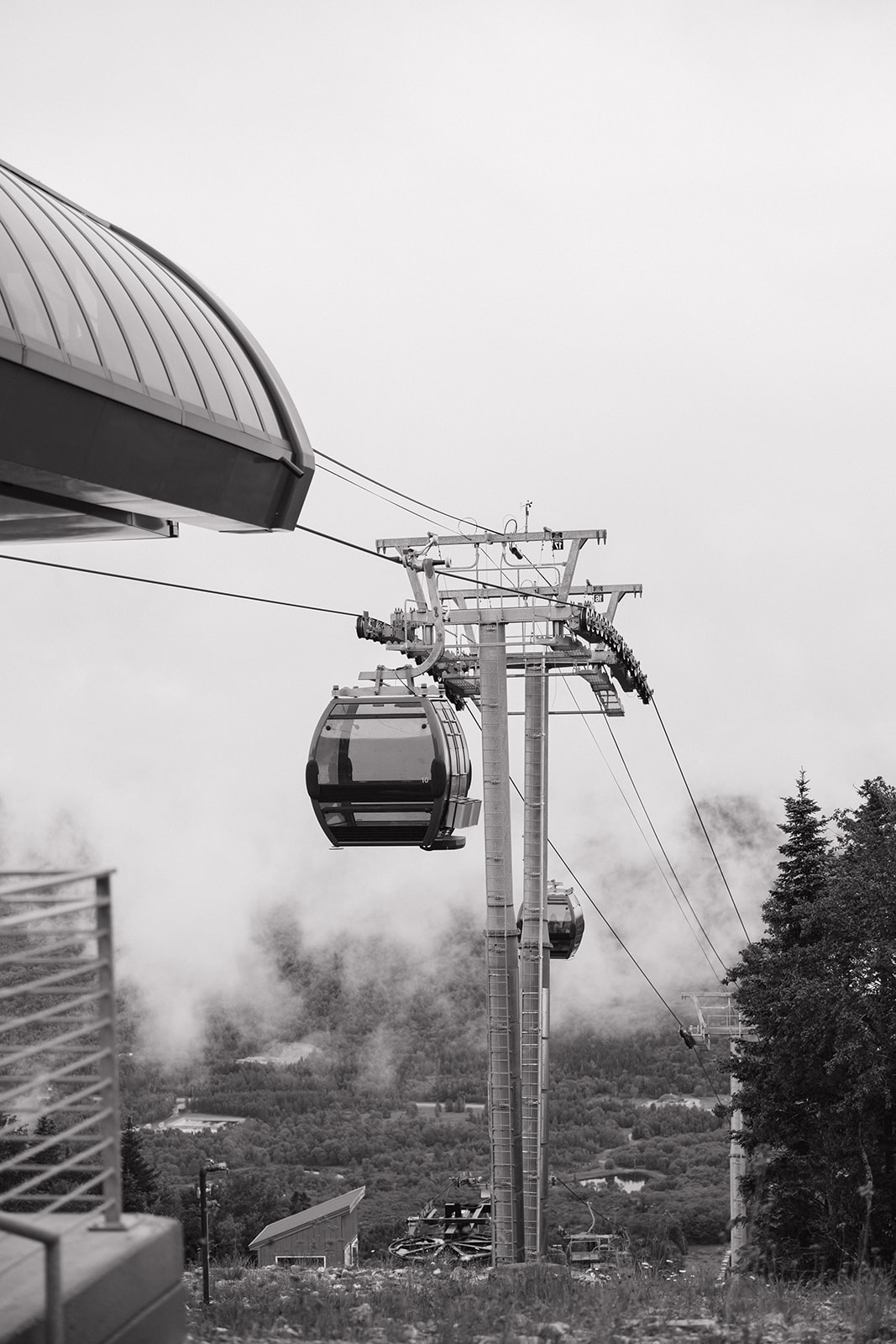 gondola to a mountain wedding venue in New Hampshire