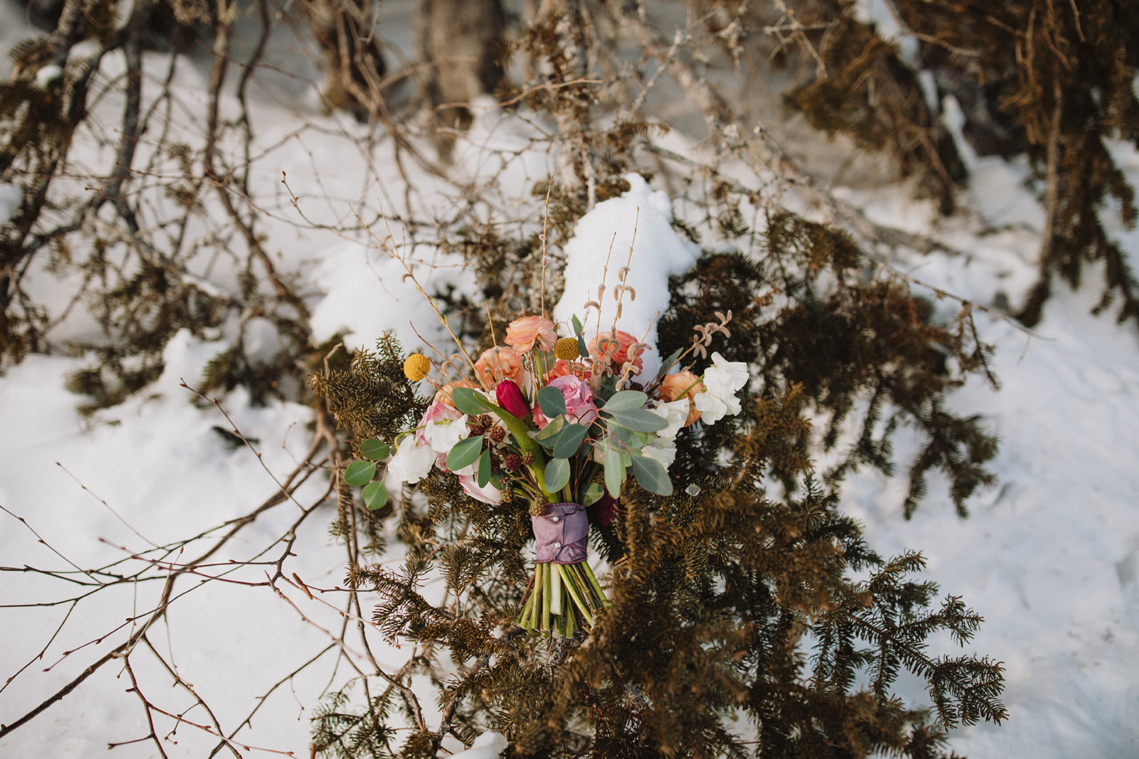 beautiful detail shot of a winter elopement in nh