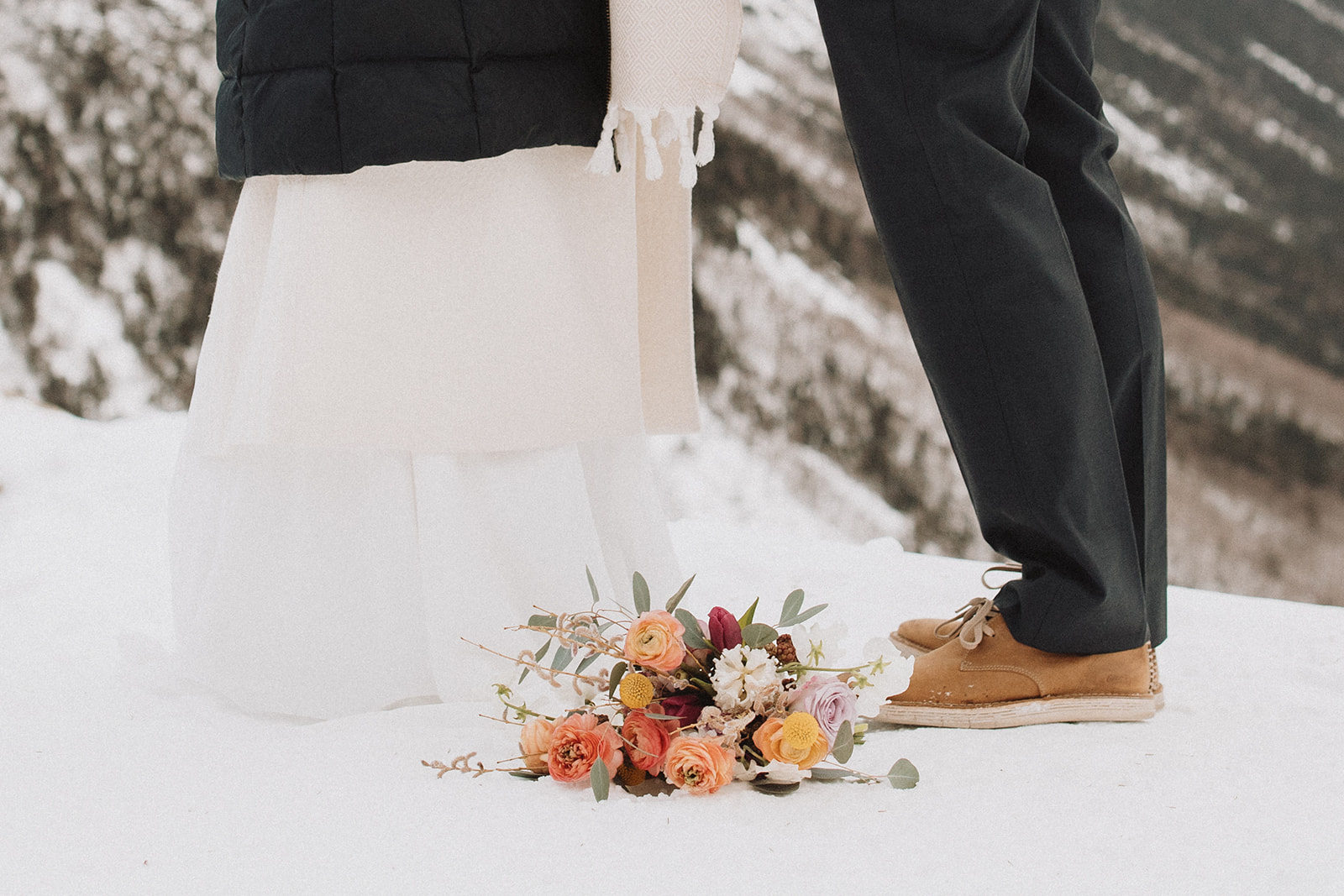 beautiful detail shot of a winter elopement in nh