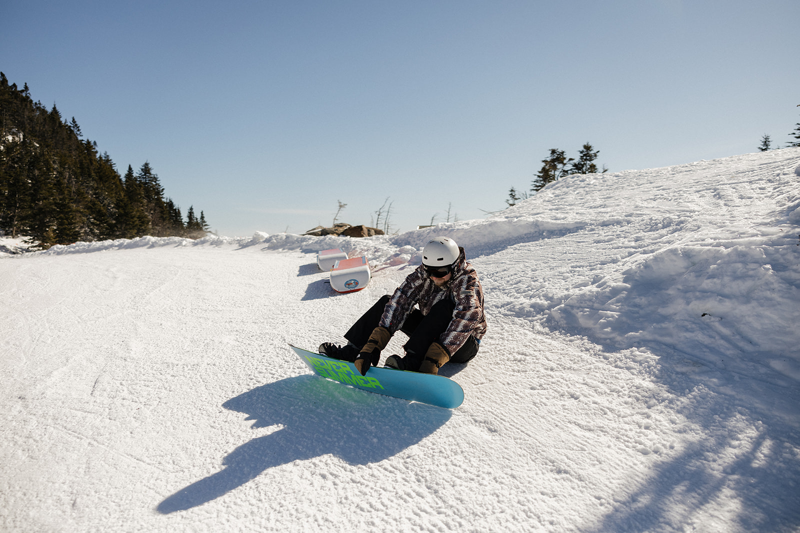 creative winter skiing engagement photos in the White Mountains