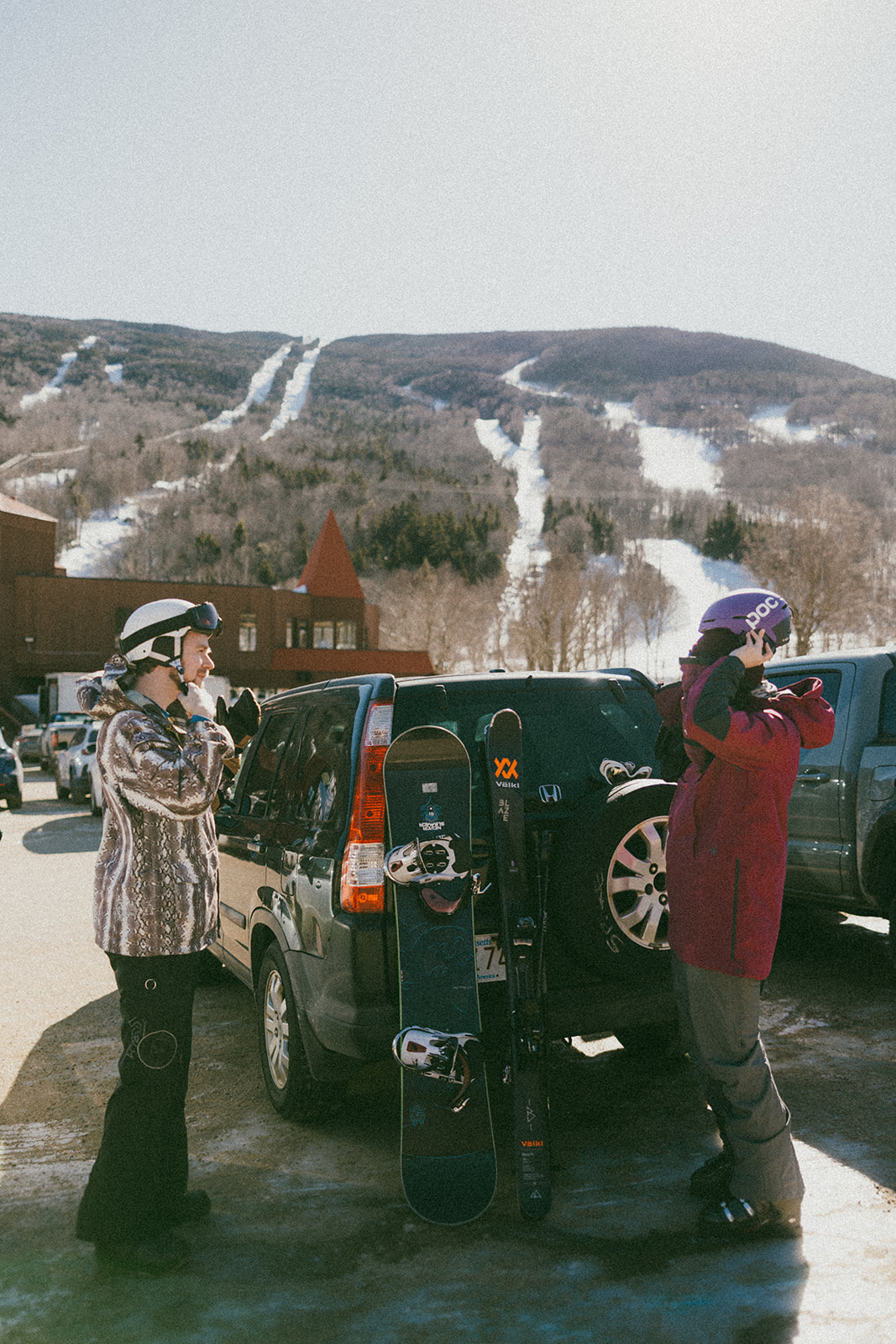 creative winter skiing engagement photos in the White Mountains