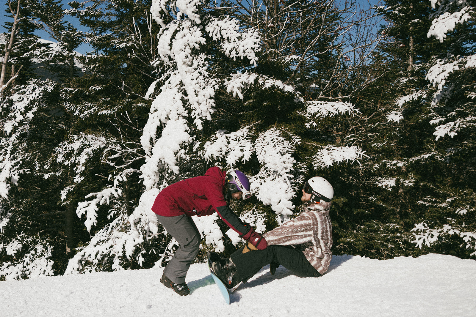 creative winter skiing engagement photos in the White Mountains