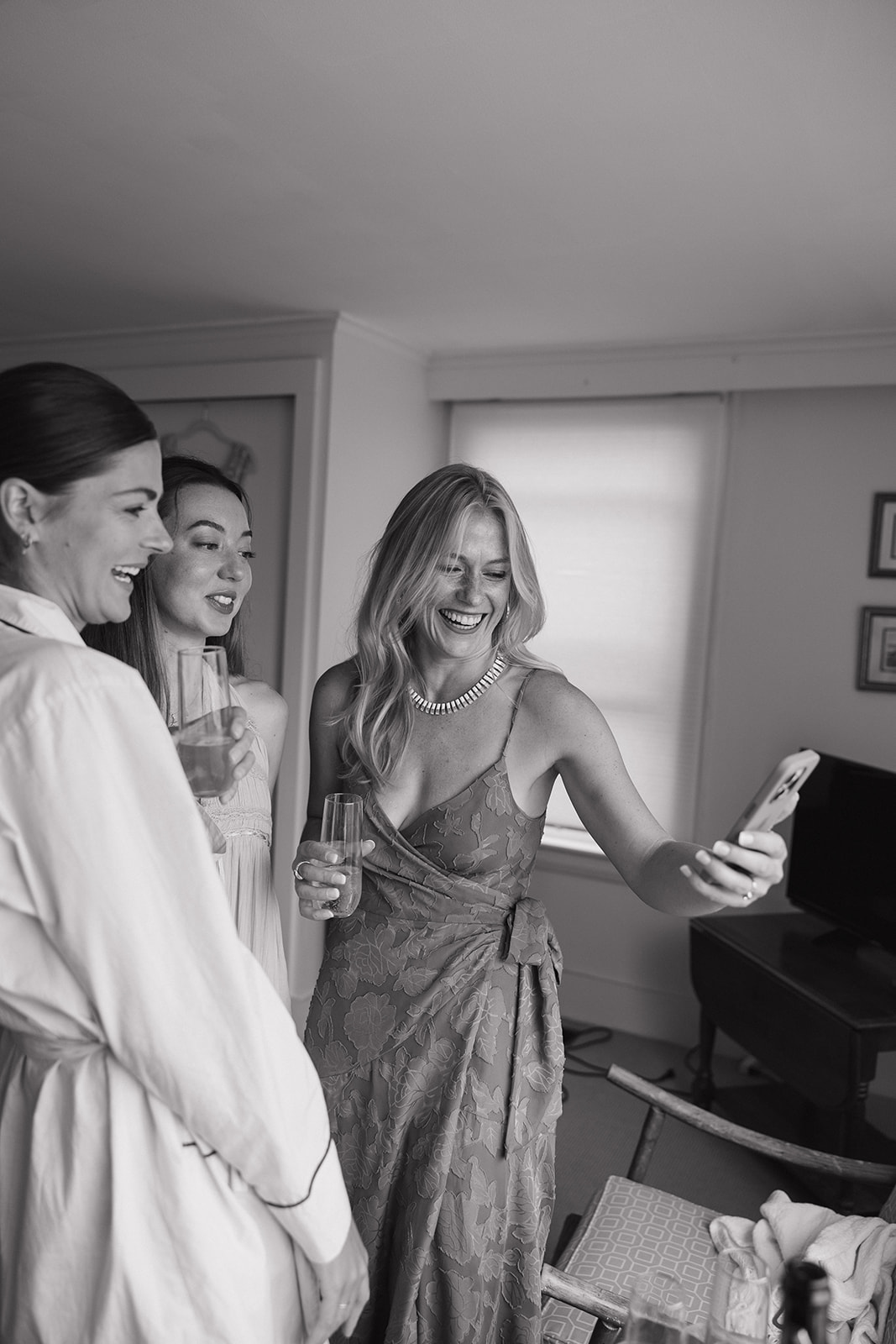 Getting ready with girlfriends documented by Erica Warren Photography