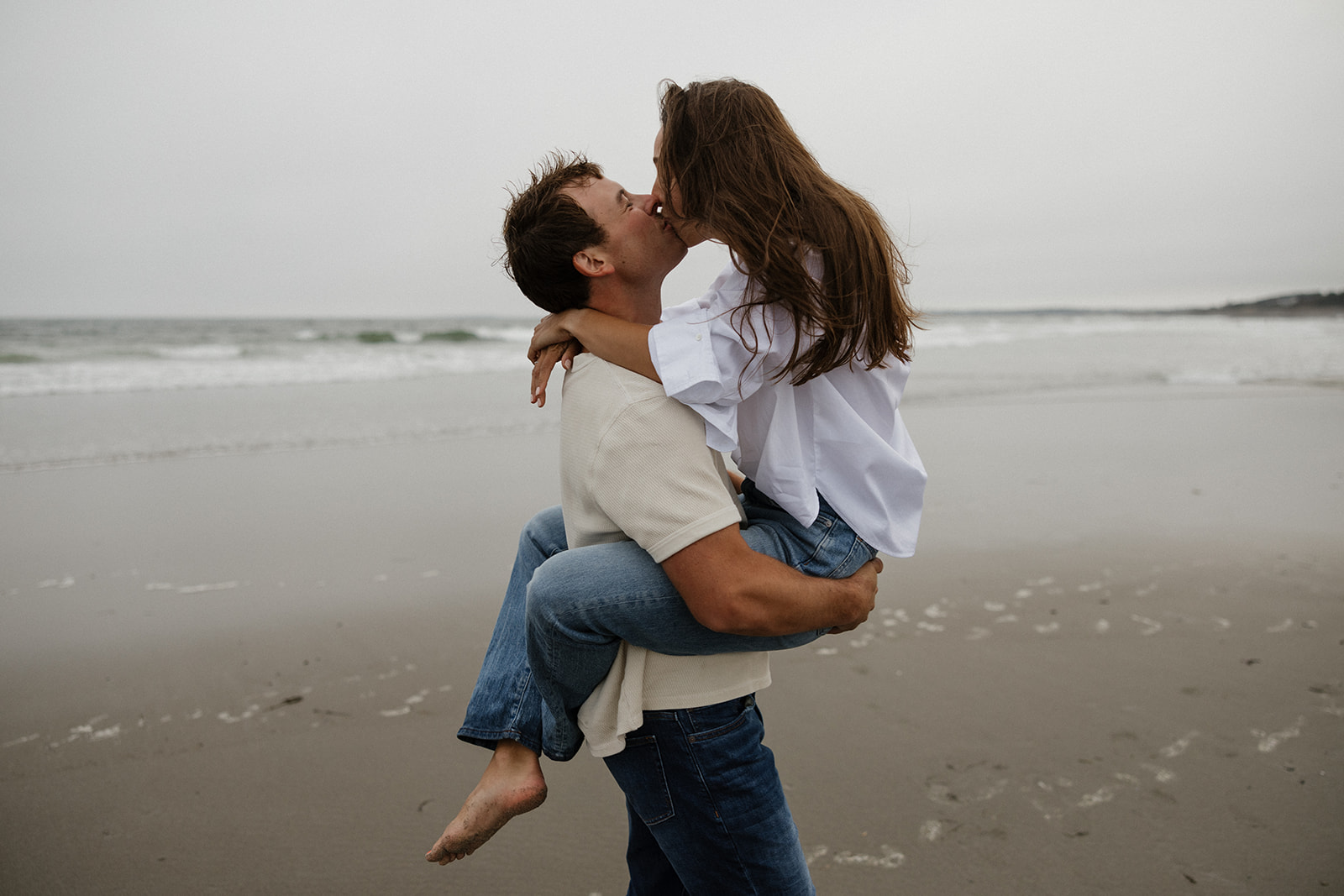 beautiful Maine beach engagement photos