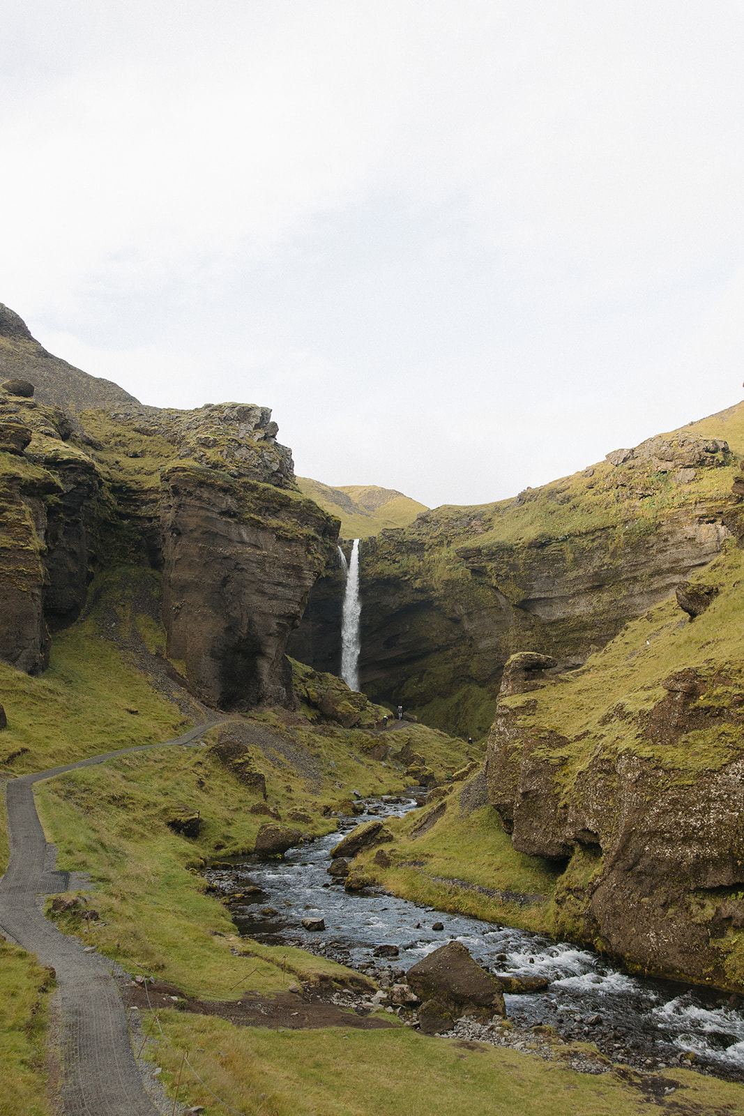 stunning Icelandic nature shots from a beautiful elopement