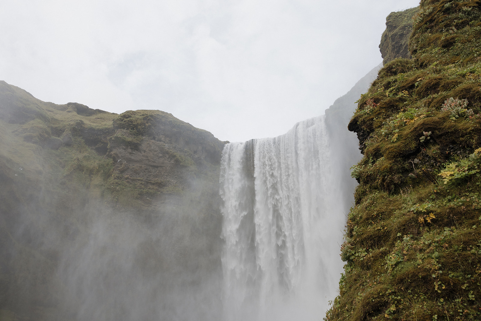 stunning Icelandic nature shots from a beautiful elopement