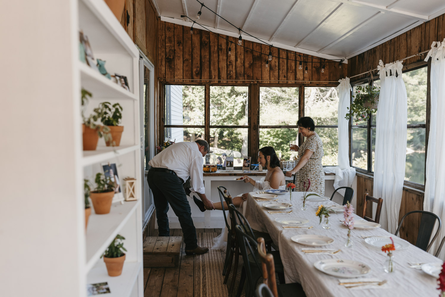 documentary style photography from an elegant New Hampshire wedding day, where to get married in new hampshire find your answer here!