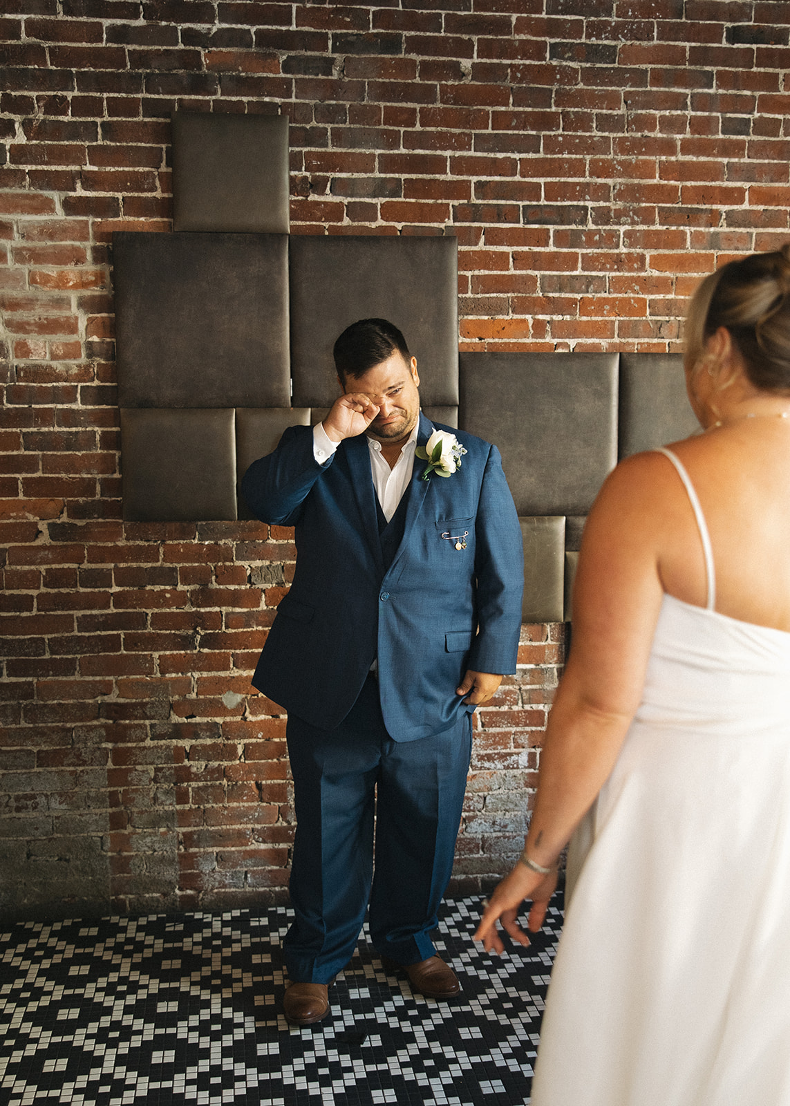 penciling in time for first look pictures is becoming more and more popular wedding photography timeline