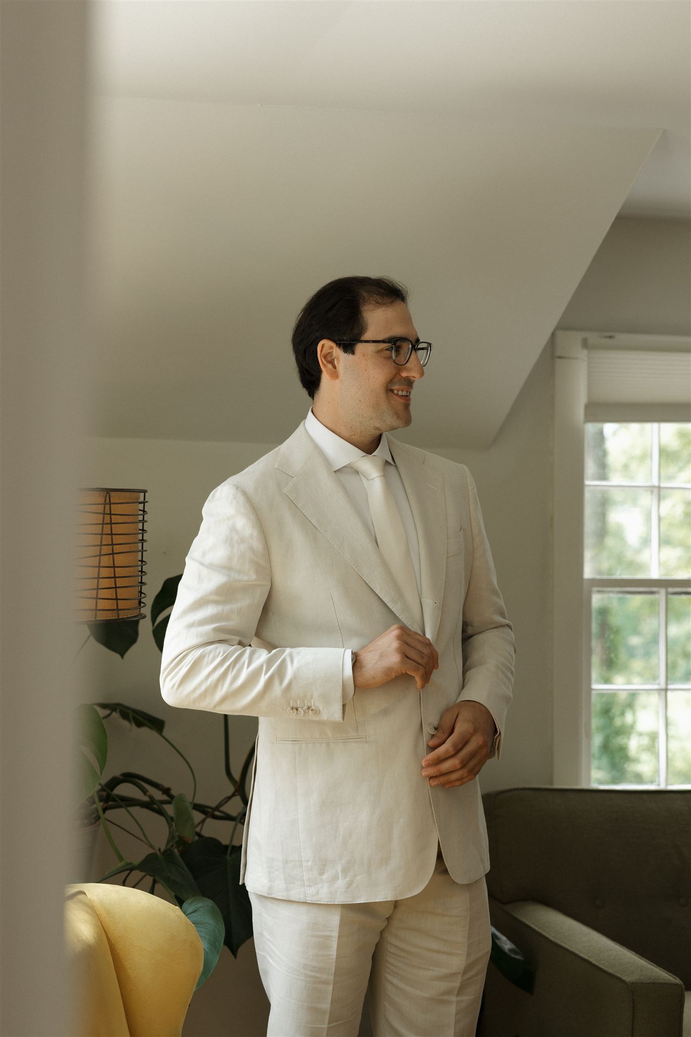 groom finishes his wedding prep before his Upstate NY wedding day