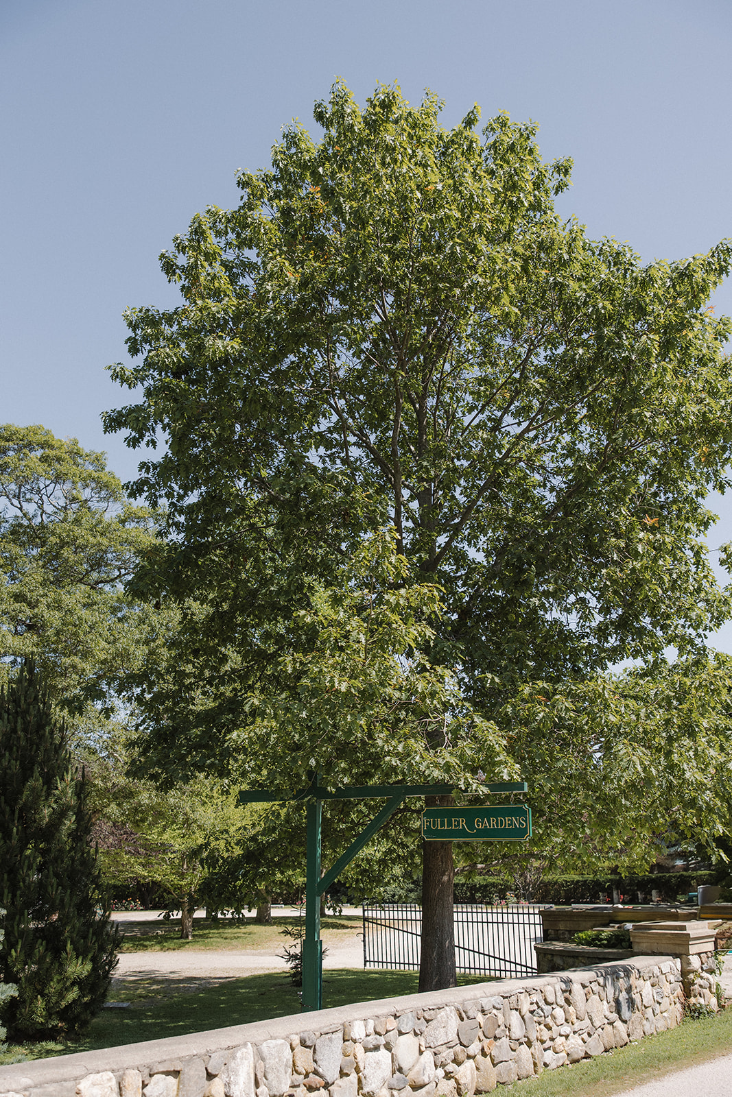 Fuller Gardens venue sits beautifully in the New Hampshire countryside