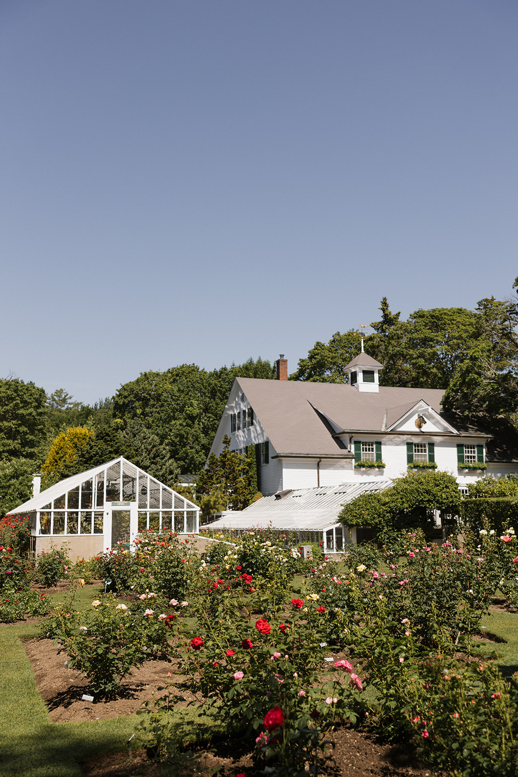 Fuller Gardens venue sits beautifully in the New Hampshire countryside