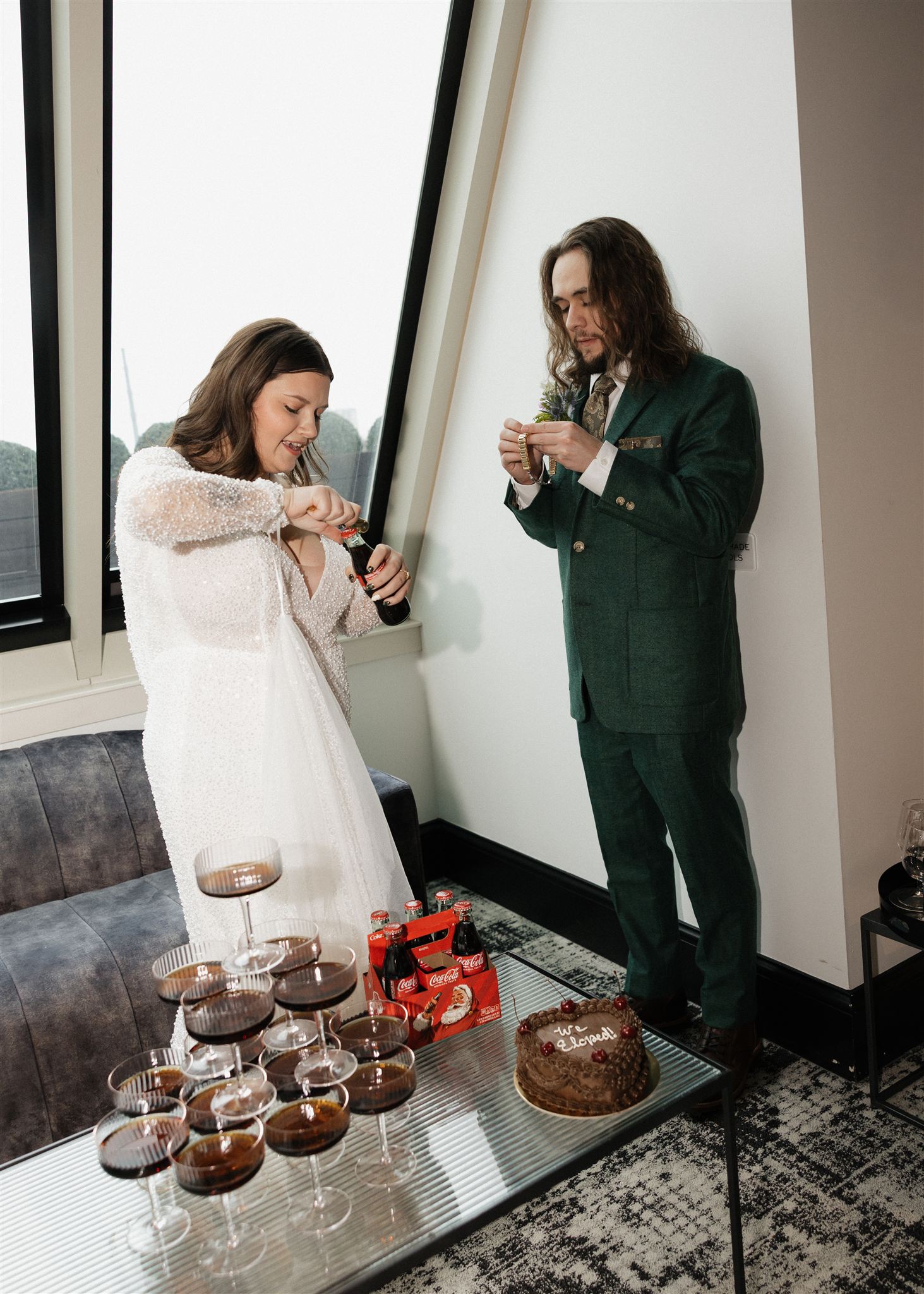 bride and groom get the coca cola tower flowing