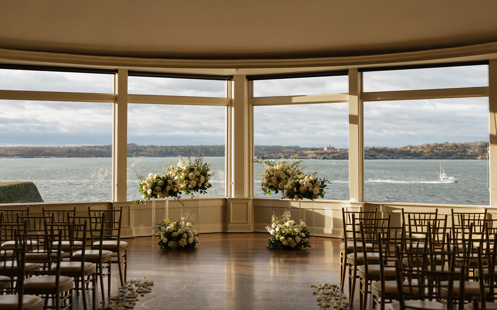 indoor ceremony space at Oceancliff in rhode island
